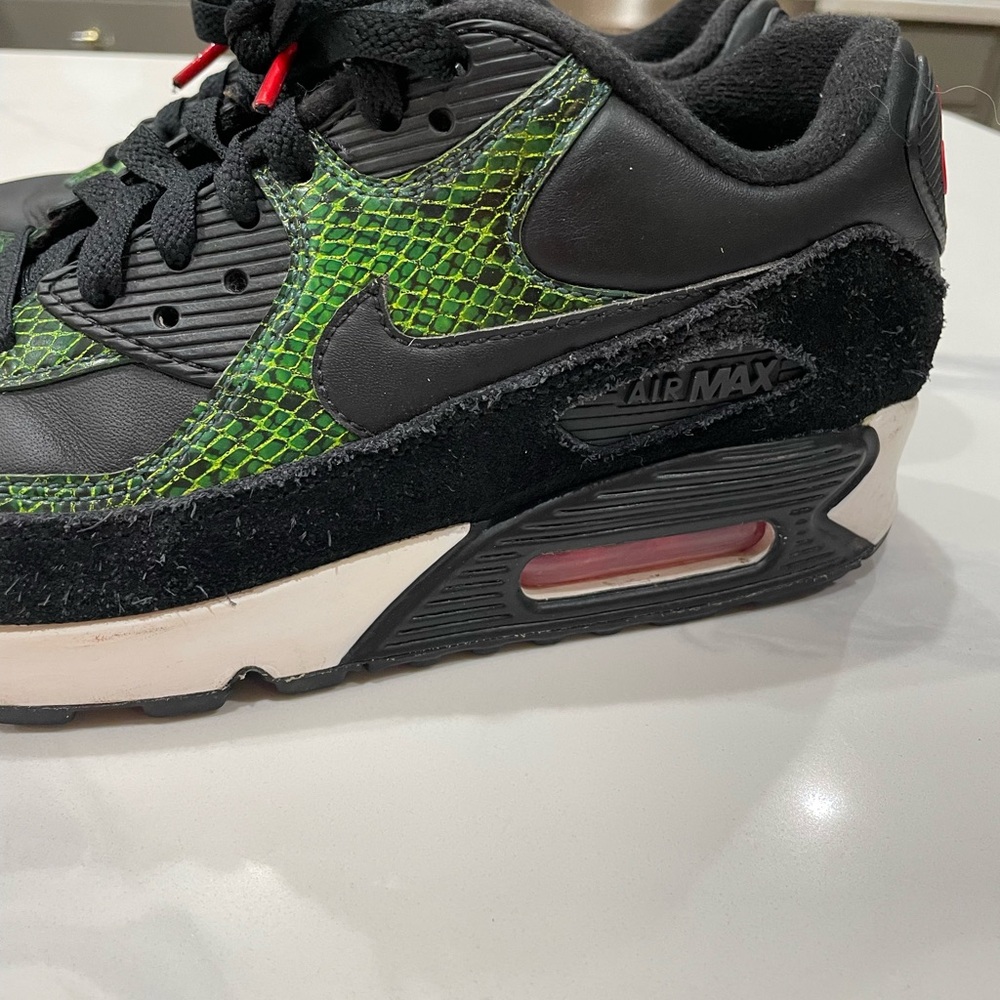 Nike Air Max 90
Green Python leather and suede size 6 - Picture 4 of 7